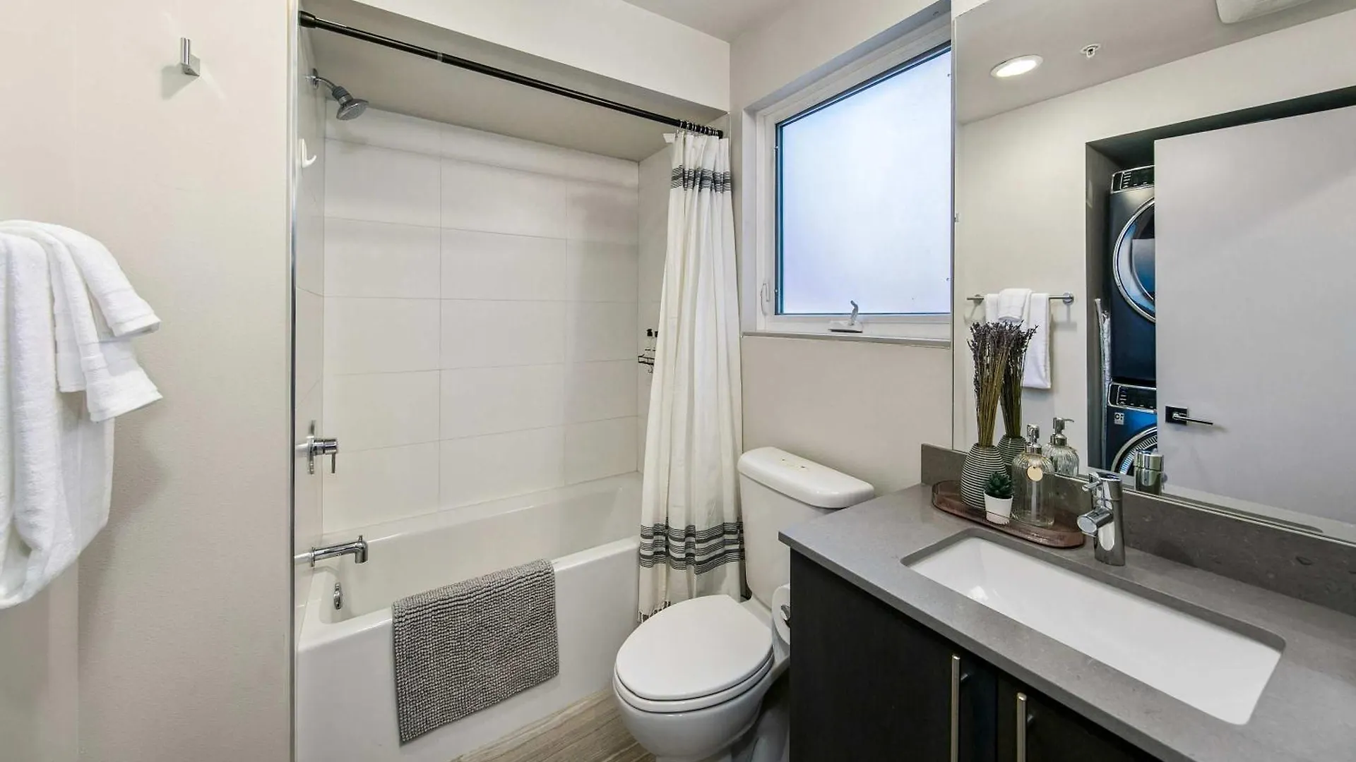 Lake & City View Modern Retreat W Ac Seattle 0*,